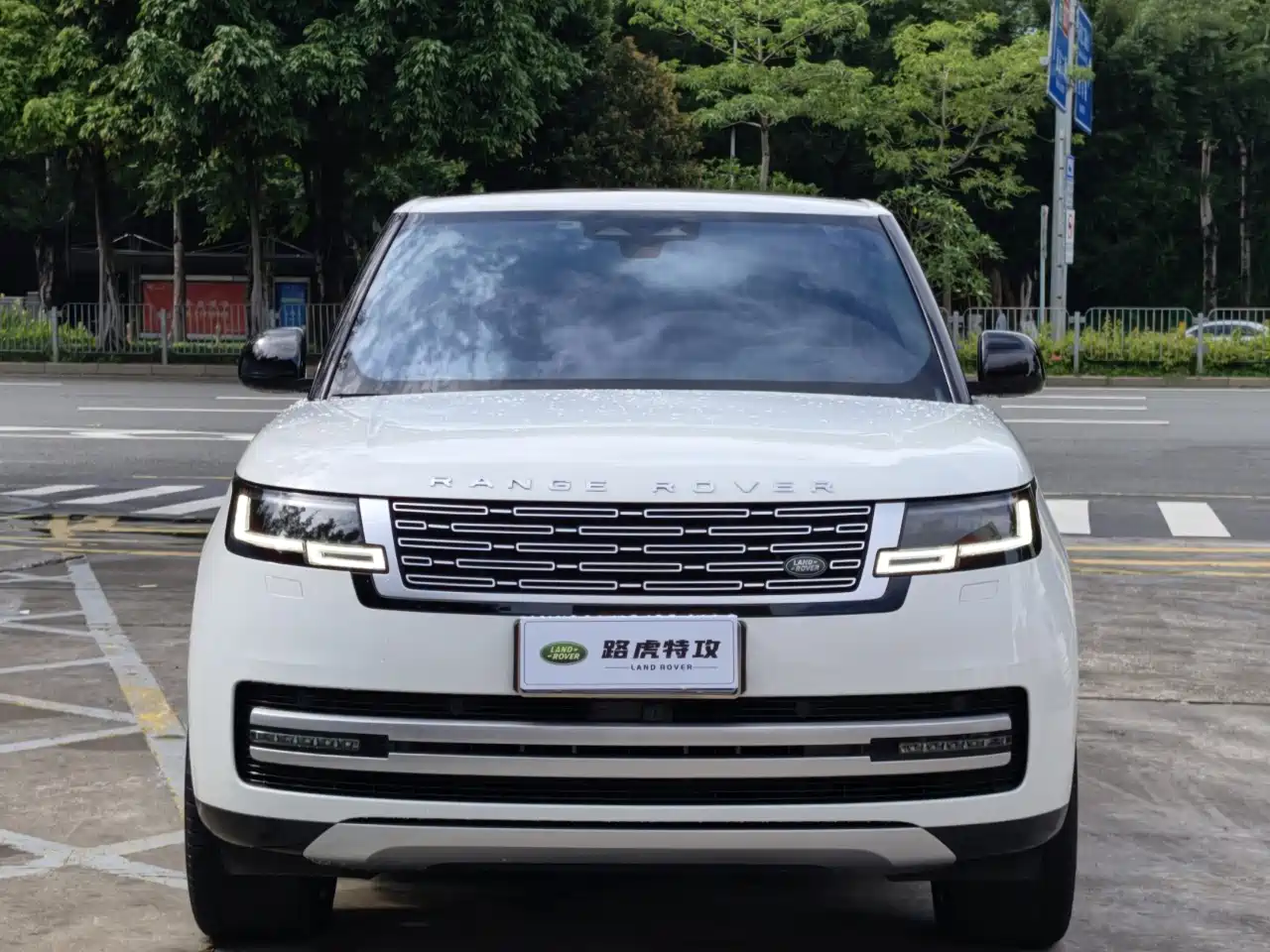 Land Rover Range Rover 2024 3.0 L6 400PS Genesis Extended фото 2