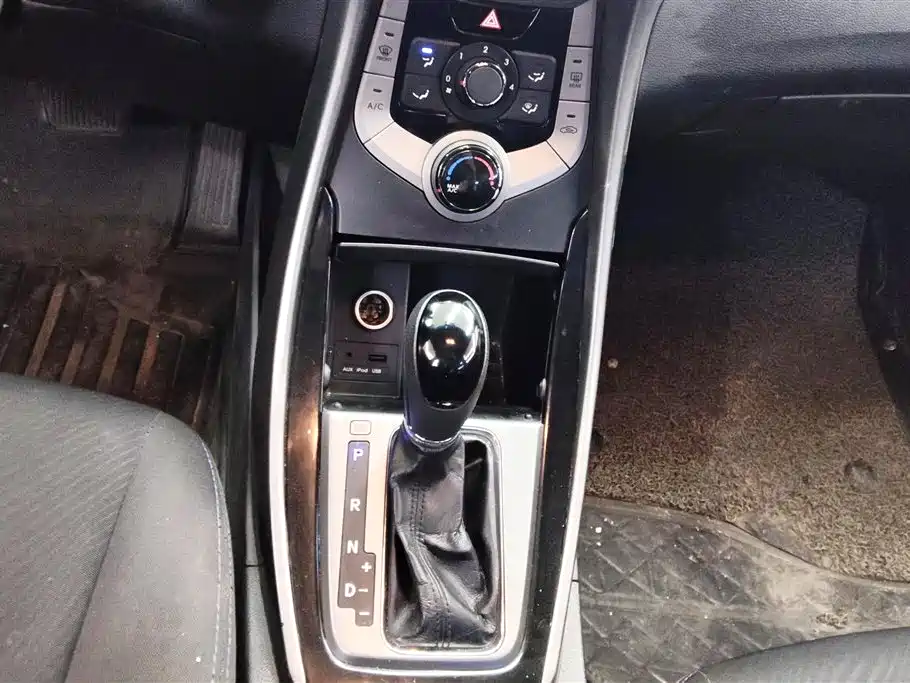 Hyundai Langdong 2013 1.6L Automatic Leading фото 16