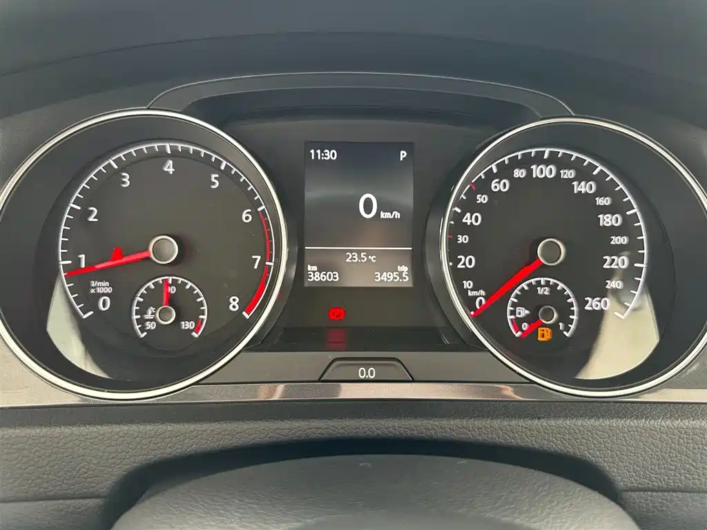 Volkswagen Golf 2017 230TSI Auto Comfort Millionth Anniversary Edition фото 9