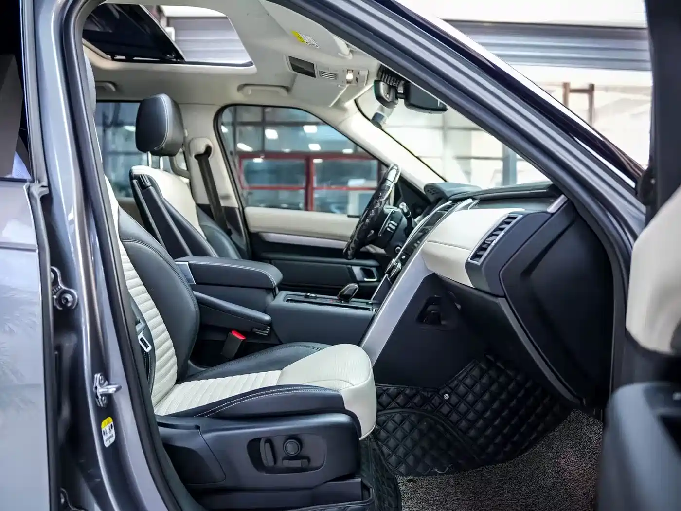 Land Rover Discovery 2021 360PS R-Dynamic S фото 9