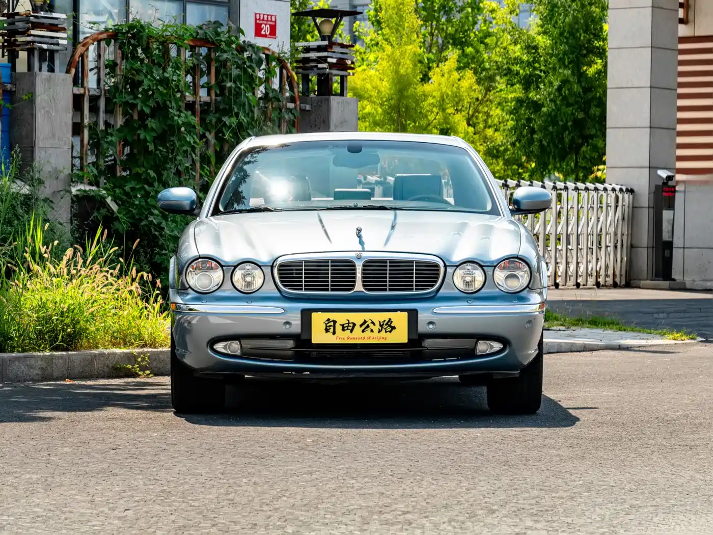 Фото 11 - Jaguar XJ