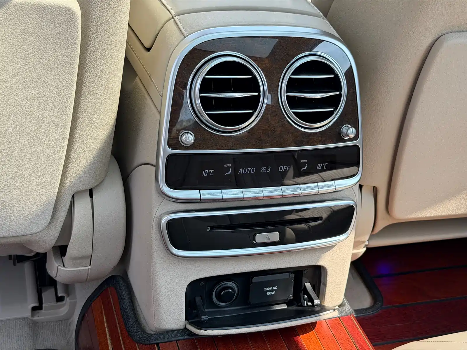 Фото 15 - Mercedes-Benz S-Class