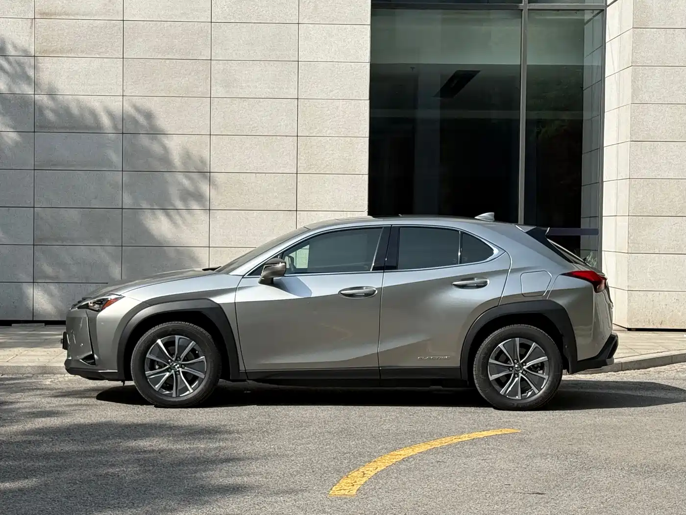 Lexus UX Electric 2020 300e Pure Enjoyment Edition фото 4