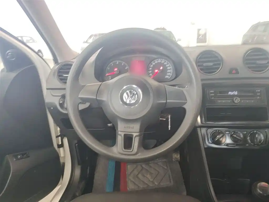 Volkswagen Jetta 2015 1.6L Manual Trend фото 11