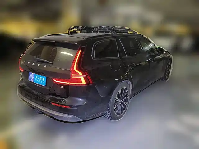 Volvo V60 2023 B5 Smart Luxury Enjoyment Edition — фото 5