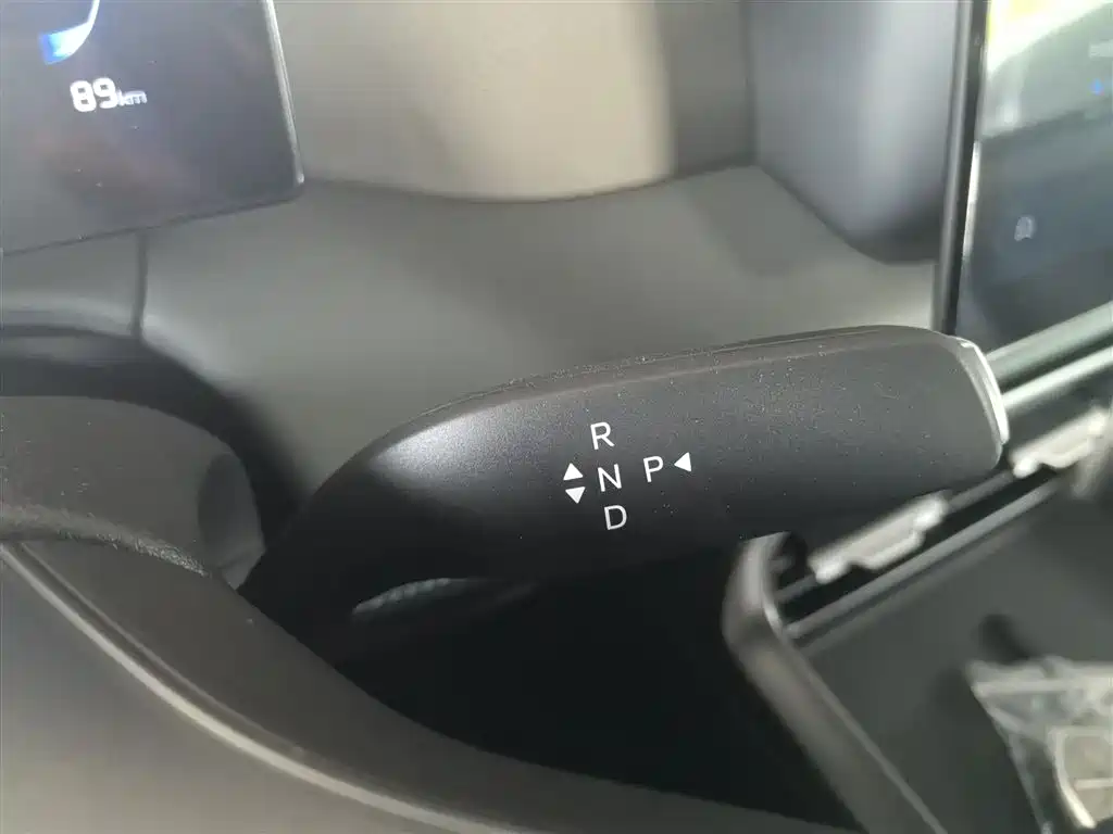 BYD Qin PLUS 2026 DM-i Smart Edition 128KM Progressive фото 9