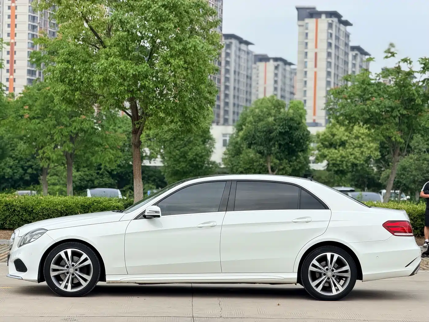 Mercedes-Benz E-Class 2015 Facelift E 260 L Sport фото 4