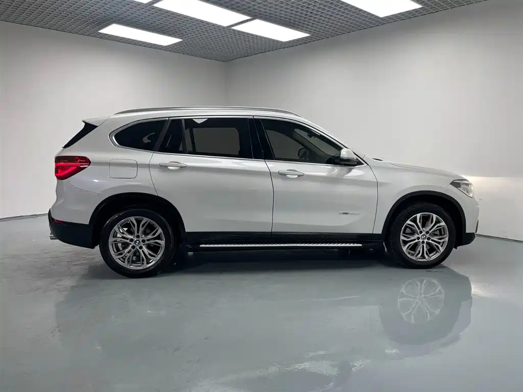 BMW X1 2018 sDrive20Li Leading Model фото 4