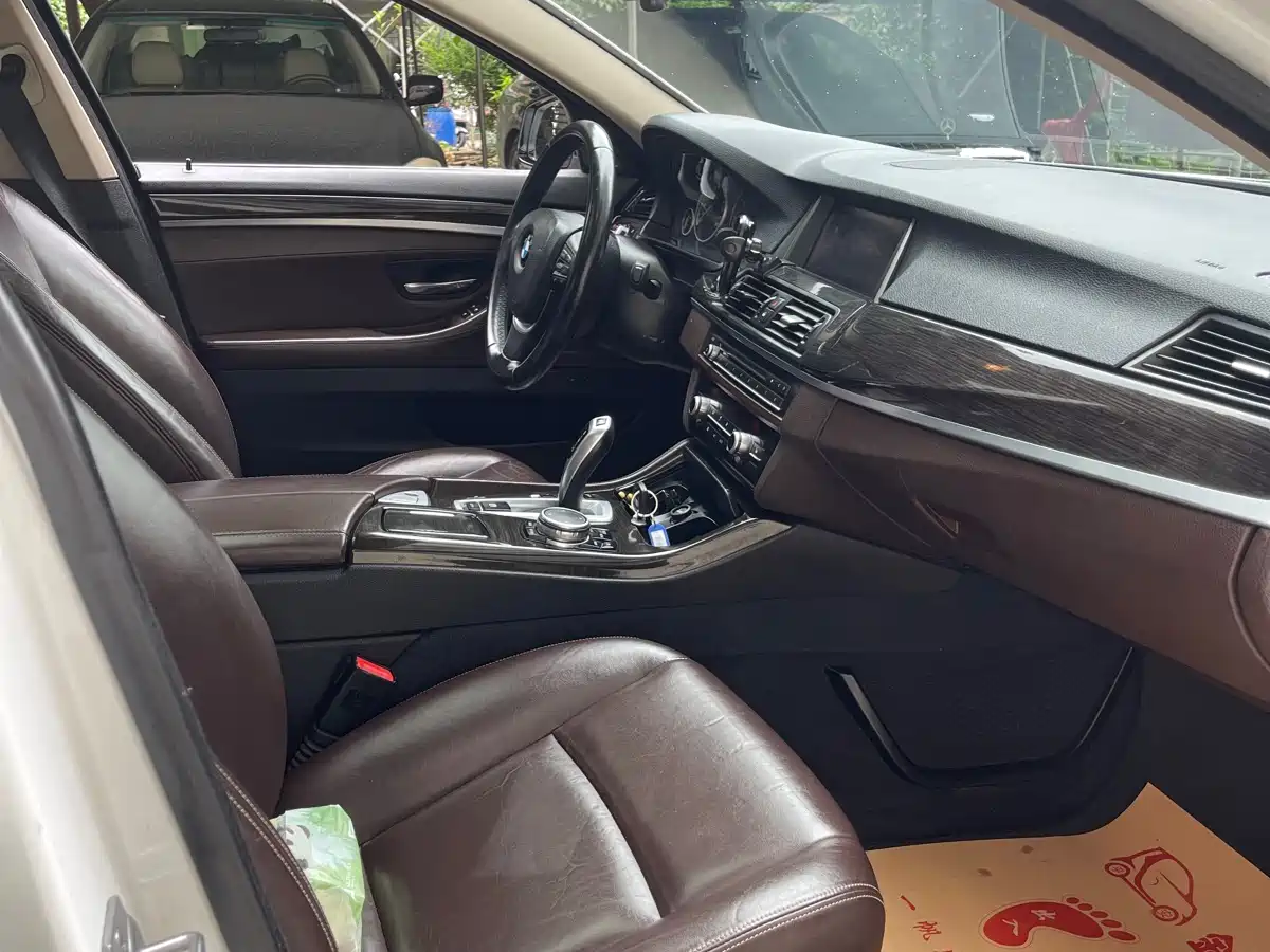 BMW 5 Series 2014 525Li Luxury Design Package фото 14