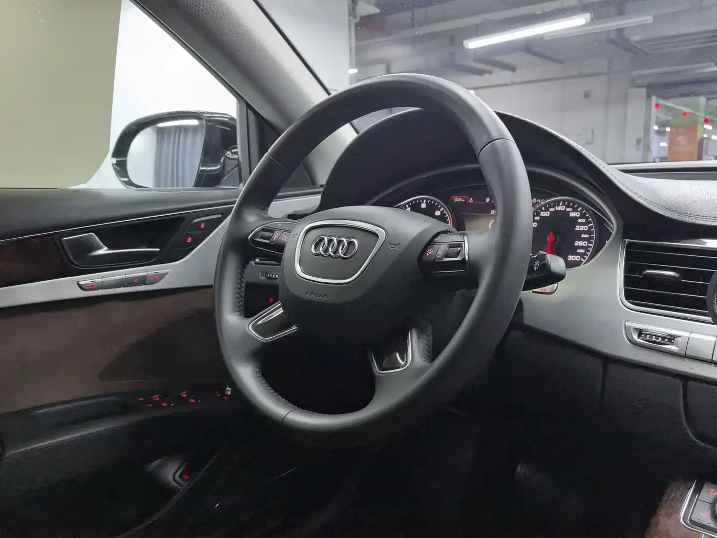 Audi A8 2011 A8L 3.0 TFSI quattro Luxury (213kW) фото 9