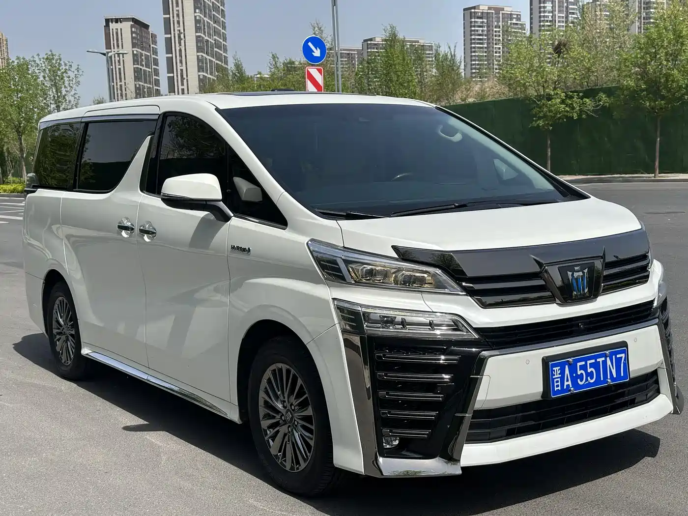 Toyota Vellfire 2023 Crown Hybrid 2.5L HV Ultimate фото 3