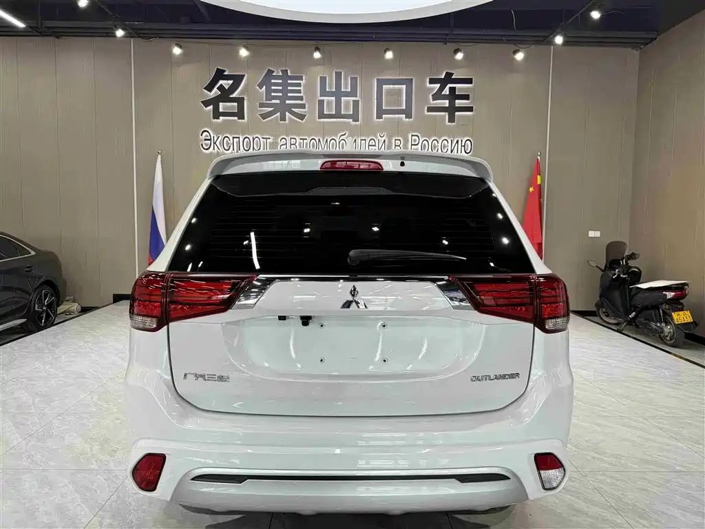 MITSUBISHI OUTLANDER