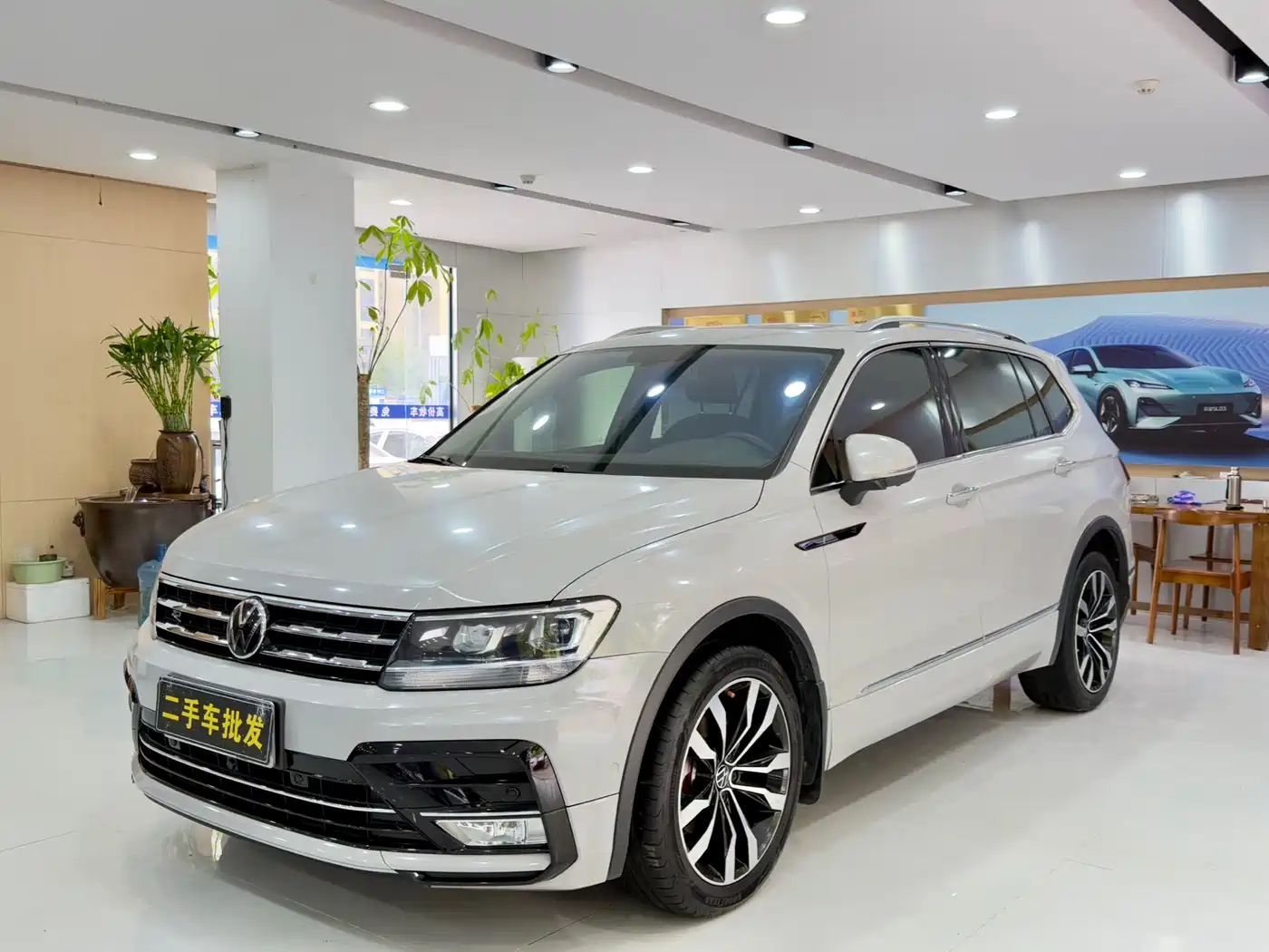 Volkswagen Tiguan L 2021 330TSI Automatic 2WD R-Line Premium