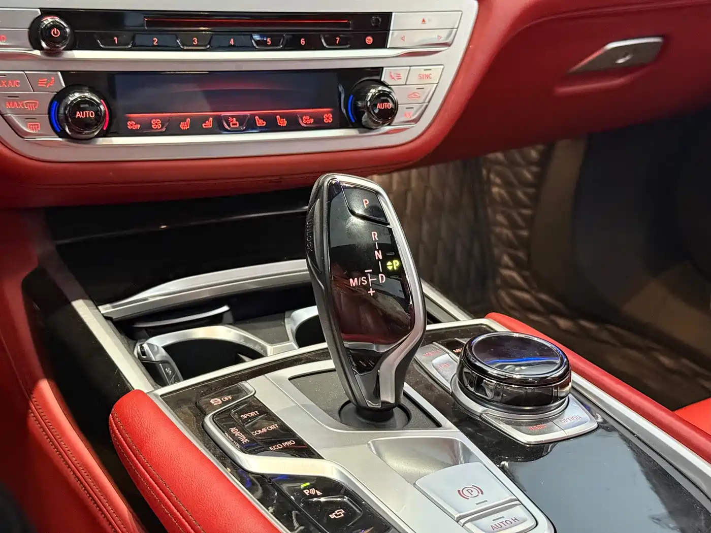 BMW 7 Series 2018 740Li xDrive Premium Type Excellence Package фото 14