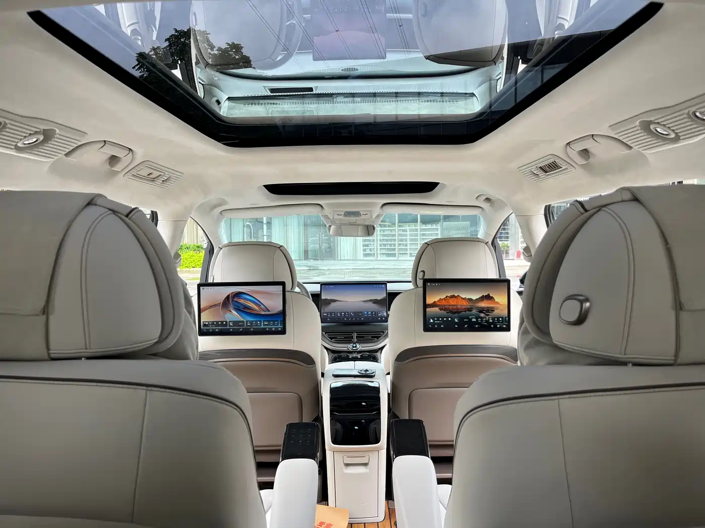 Denza D9 2022 DM-i 970 AWD Flagship фото 24
