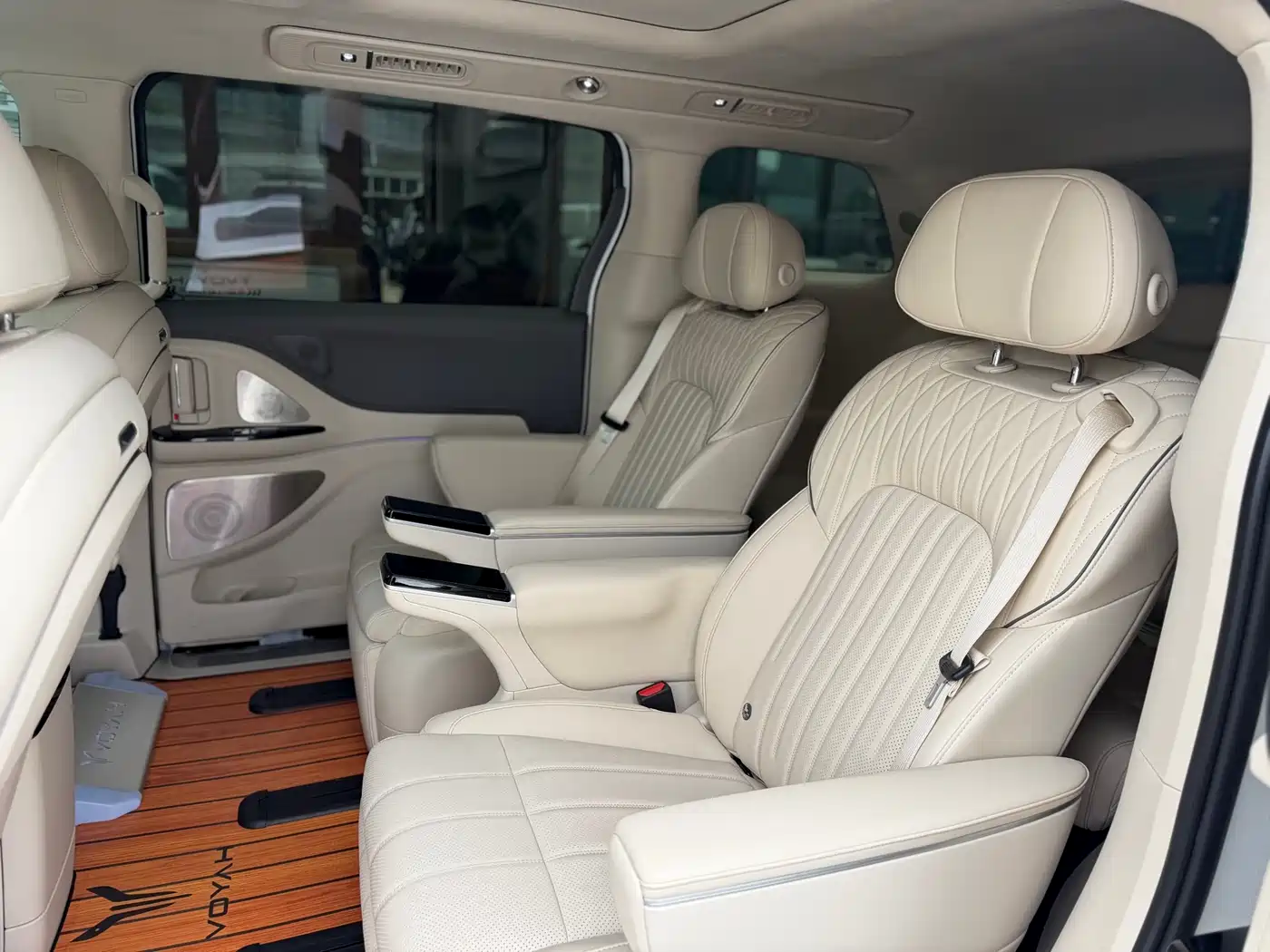 Voyah Auto Voyah Dreamer 2025 PHEV AWD Flagship Qian Kun Edition фото 11