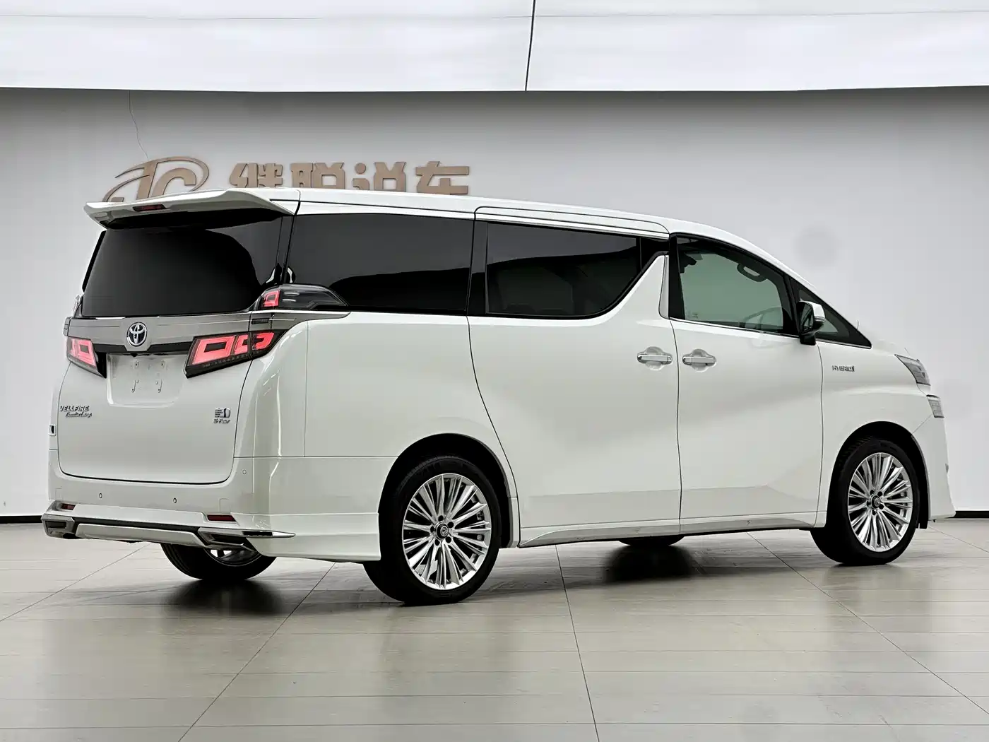 Toyota Vellfire 2019 Hybrid 2.5L HV Premium Edition фото 5