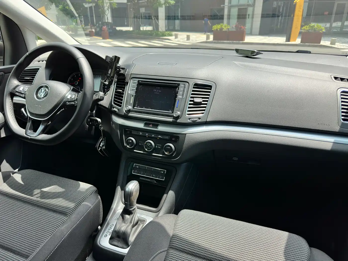 Volkswagen Sharan 2018 380TSI Comfort 7-Seater фото 16
