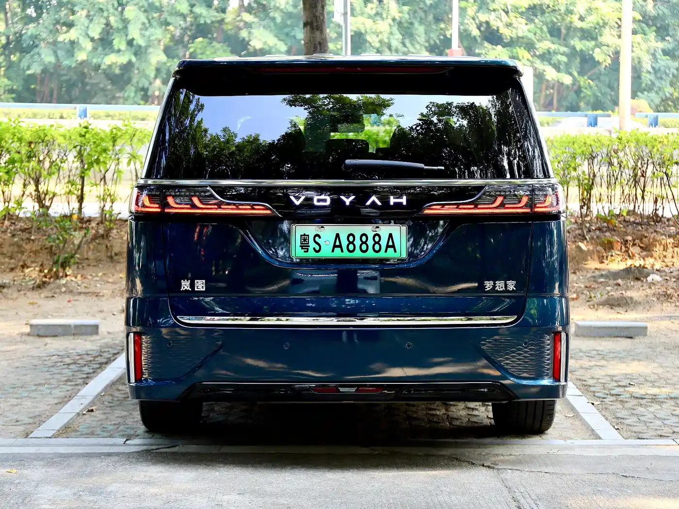 Voyah Auto Voyah Dreamer 2025 PHEV AWD Flagship Kunpeng Edition фото 8