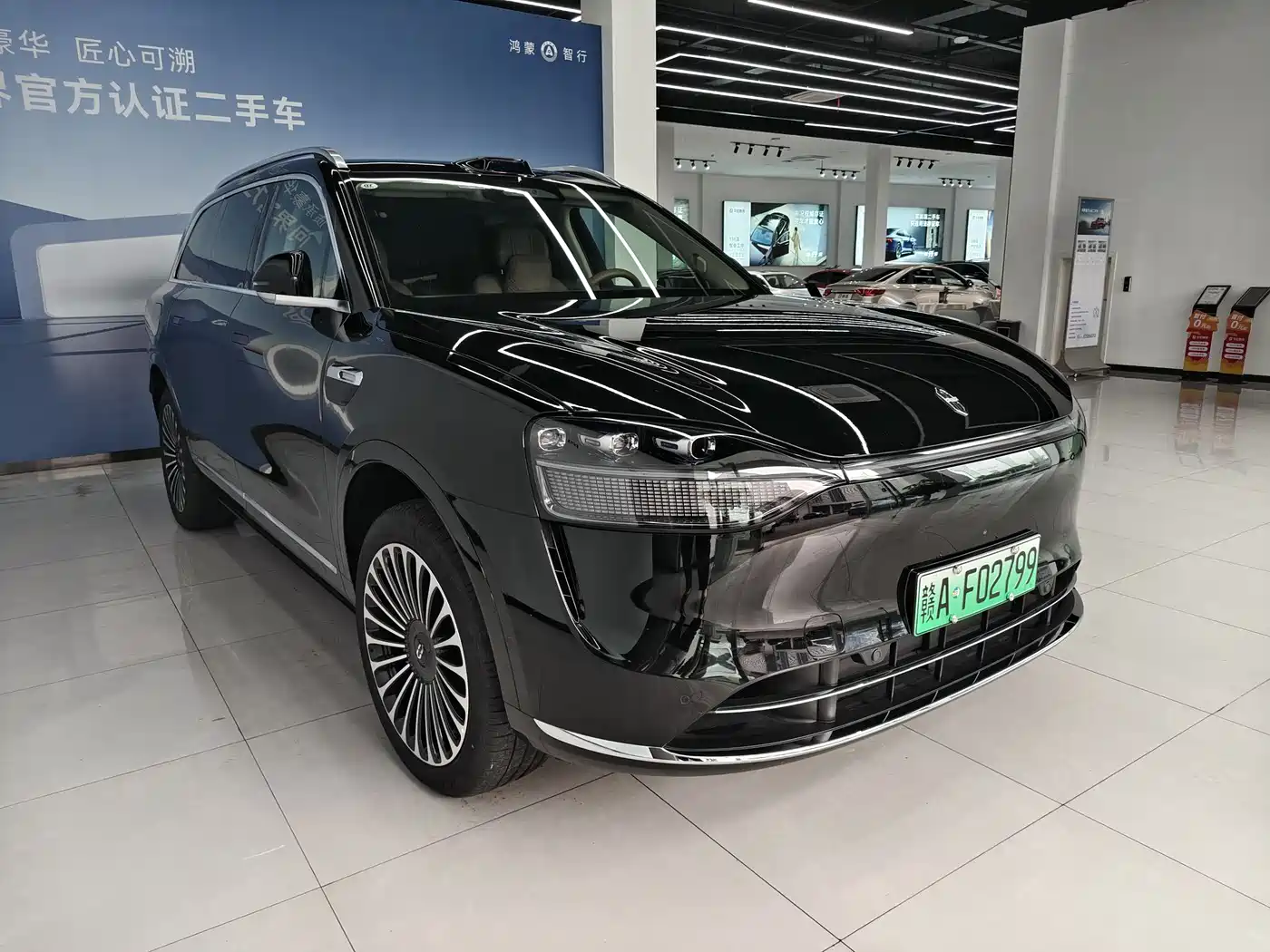 AITO Wenjie AITO M9 2025 Extended Range Ultra 52kWh 6-Seater фото 3