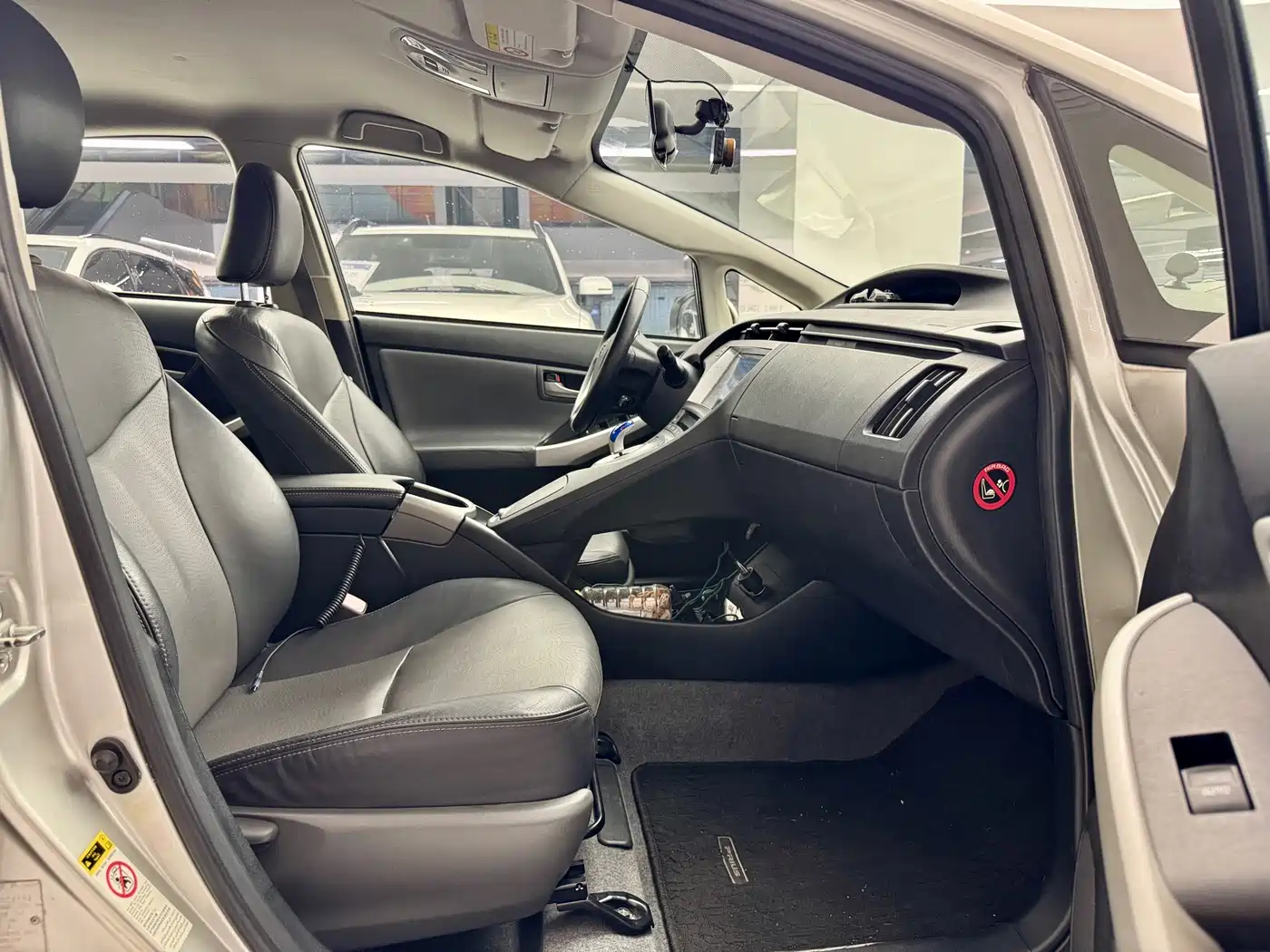 Toyota Prius 2012 1.8L Luxury фото 9