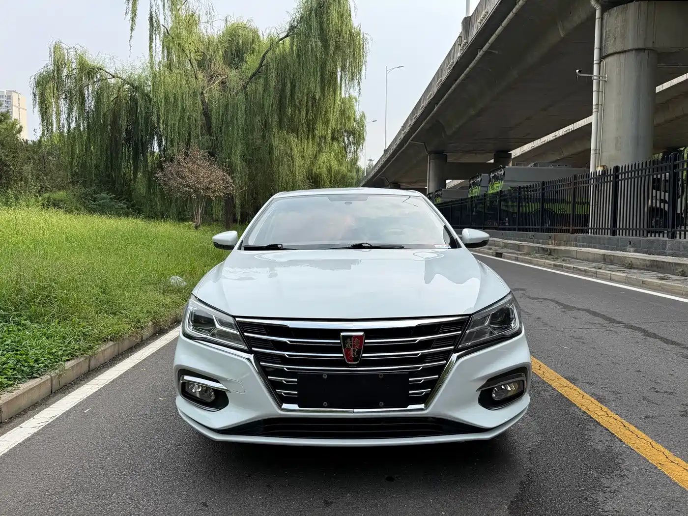 Фото 2 - Roewe i5