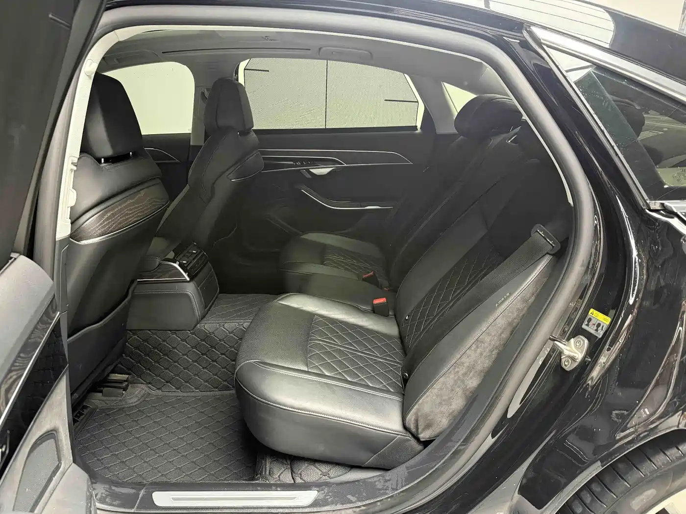 Audi A8 2023 A8L 50 TFSI quattro Exclusive фото 8