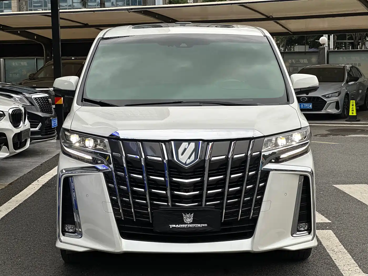 Toyota Alphard 2019 Hybrid 2.5L Premium Edition фото 2