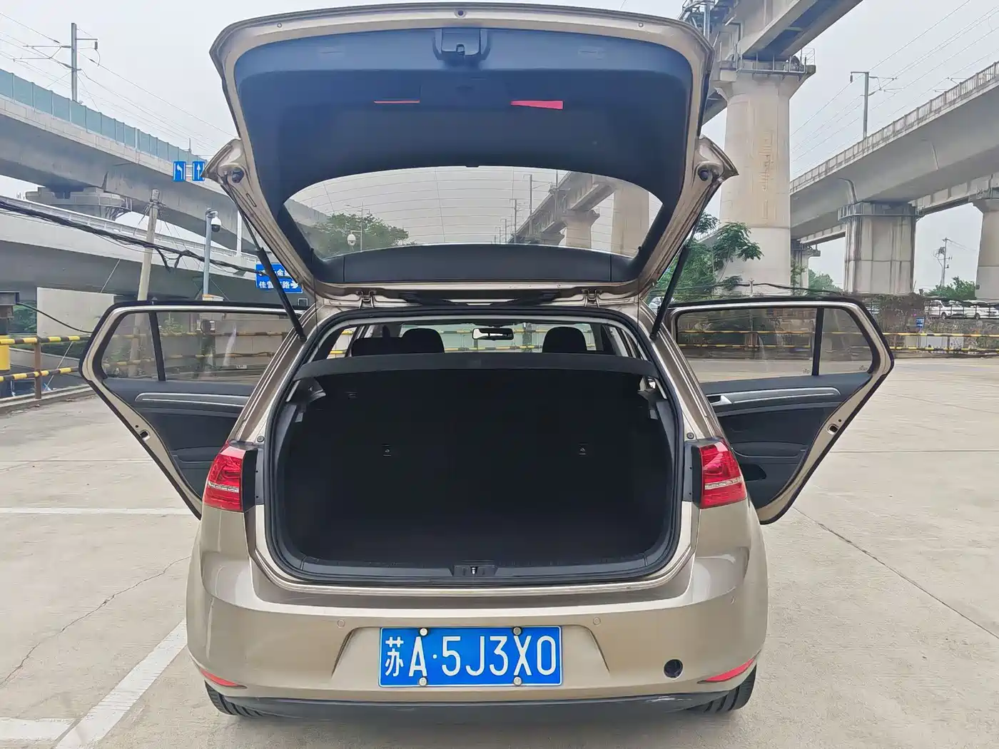 Volkswagen Golf 2016 1.6L Automatic Comfort фото 13