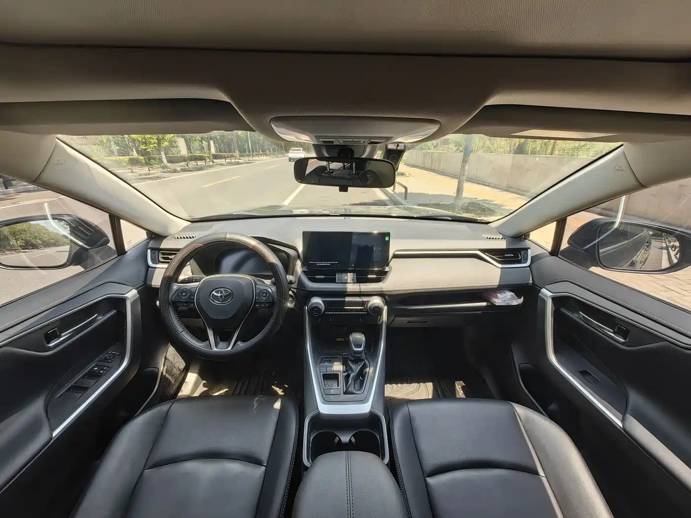 Toyota RAV4 Rongfang 2023 Hybrid 2.5L E-CVT 2WD Elite Plus Edition фото 4