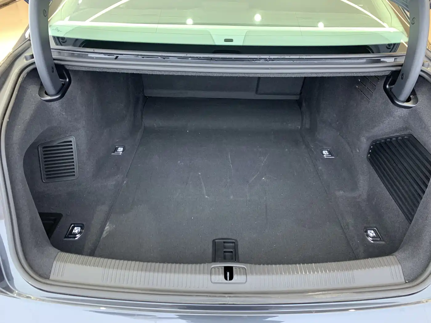 Audi A8 2023 A8L 55 TFSI quattro Flagship фото 24