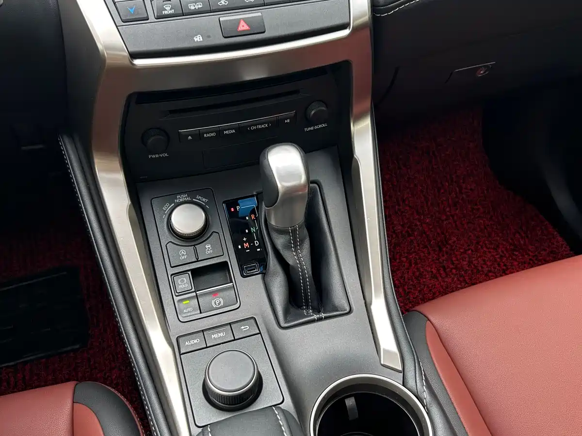 Lexus NX 2015 200t AWD F Sport фото 10