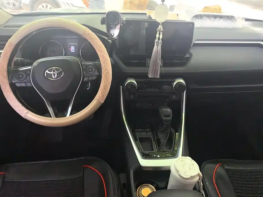 Toyota RAV4 Rongfang 2024 2.0L CVT FWD Urban Edition фото 12