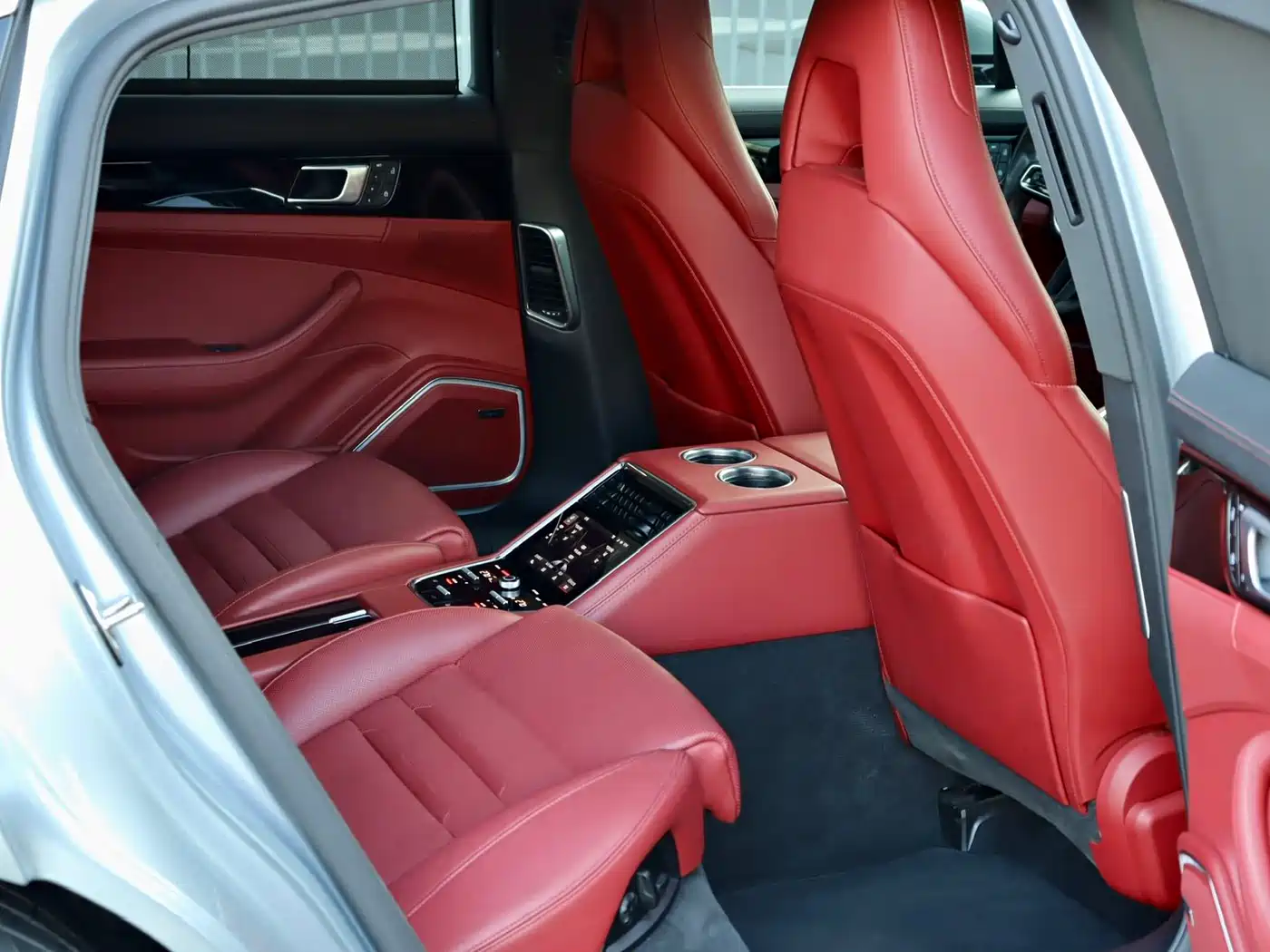 Porsche Panamera 2022 Panamera 4 Executive Long Wheelbase 2.9T фото 18
