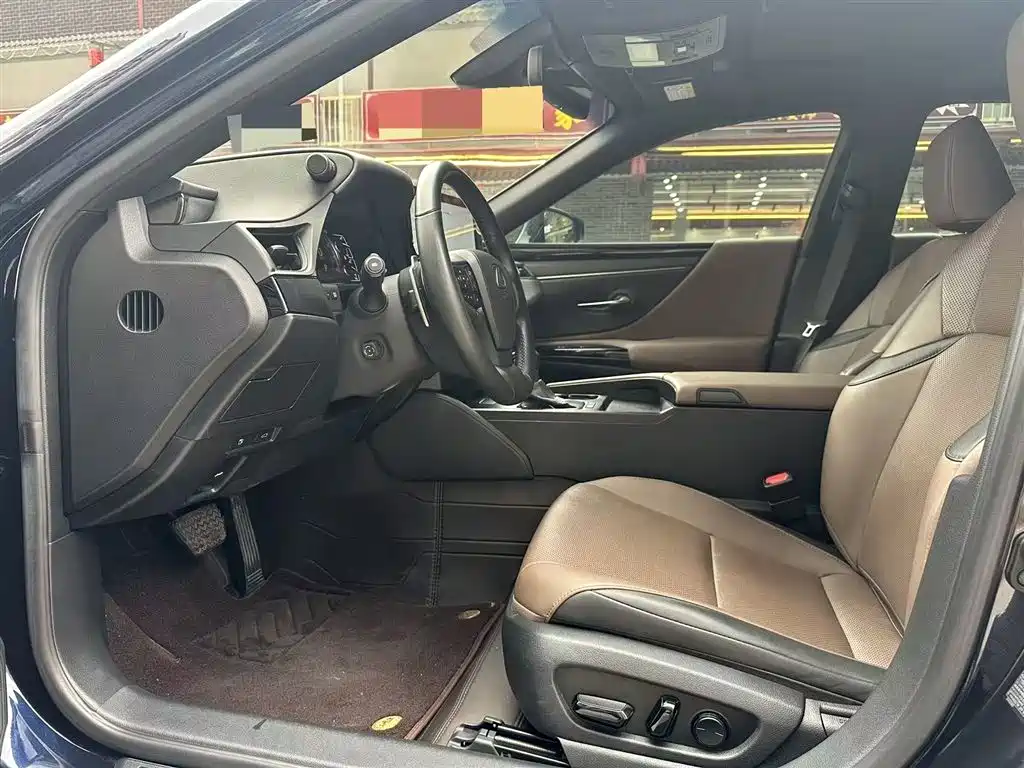 Lexus ES 2022 200 Excellence Edition фото 4