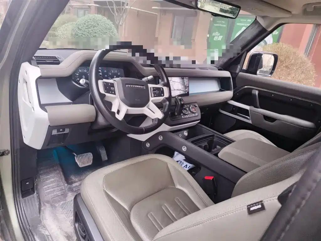 Land Rover Defender 2021 90 P400 Classic Replica Edition фото 13