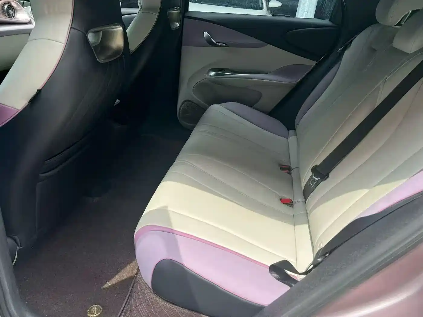 BYD Dolphin 2021 Model 405km Fashion Edition фото 5
