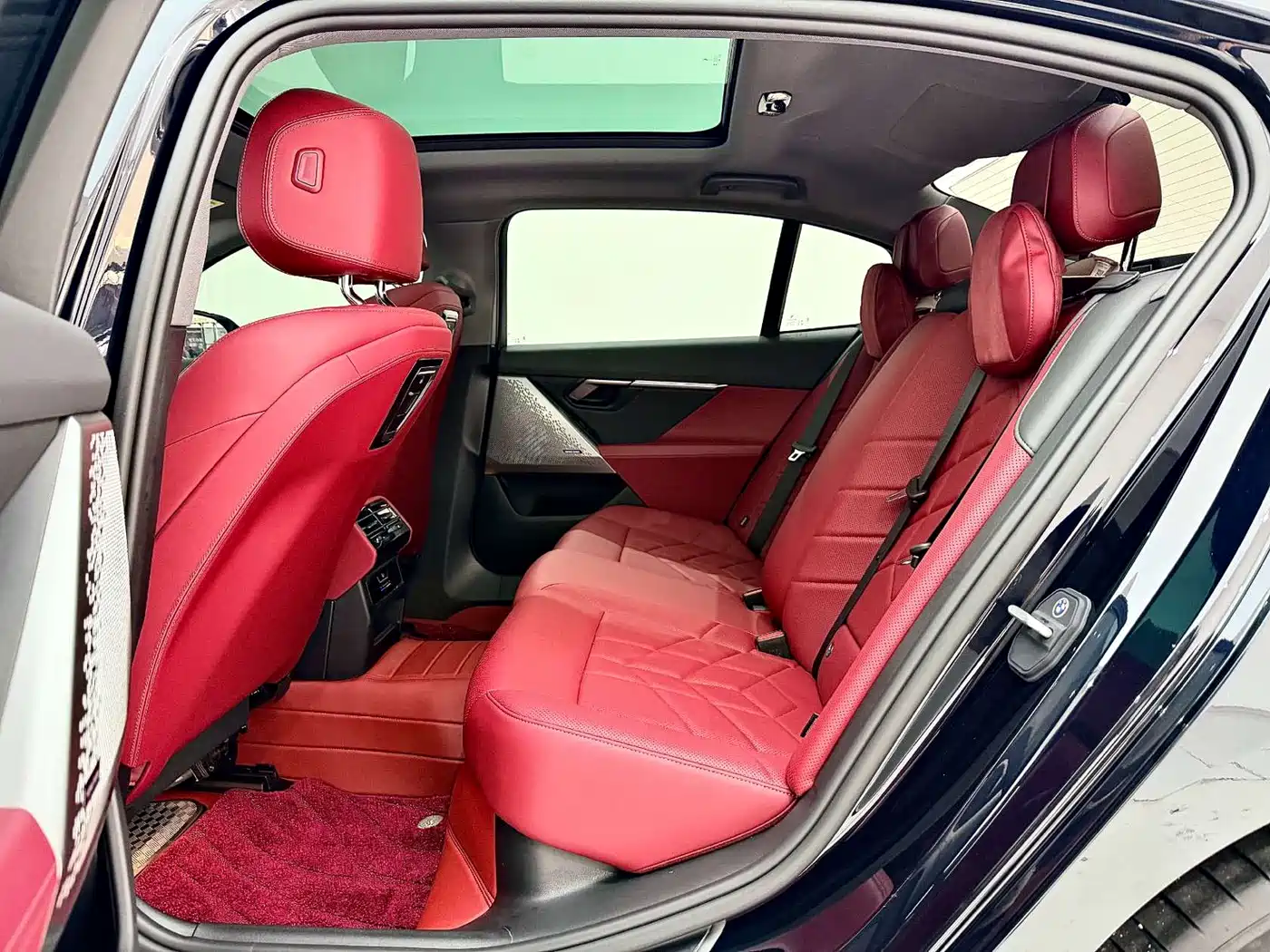 BMW 5 Series 2025 530Li Leading M Sport Package фото 17