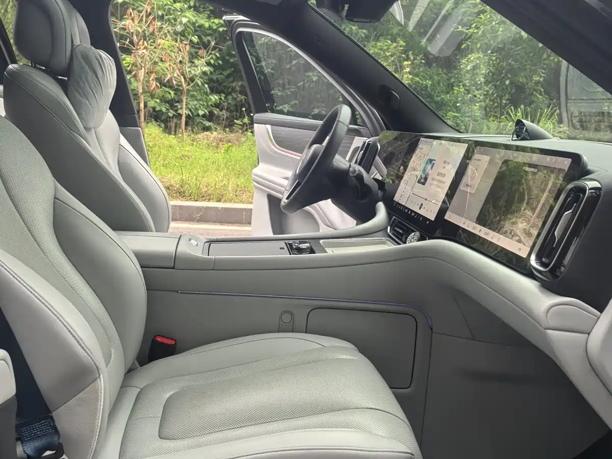 AITO Wenjie AITO M9 2024 Extended Range Ultra 42kWh 6-Seater фото 14