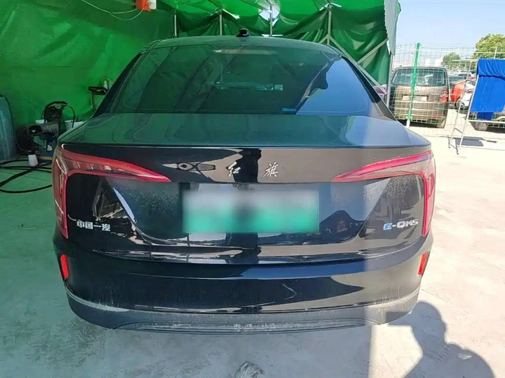 Hongqi E-QM5 2021 Charging Flag Joy Edition фото 6