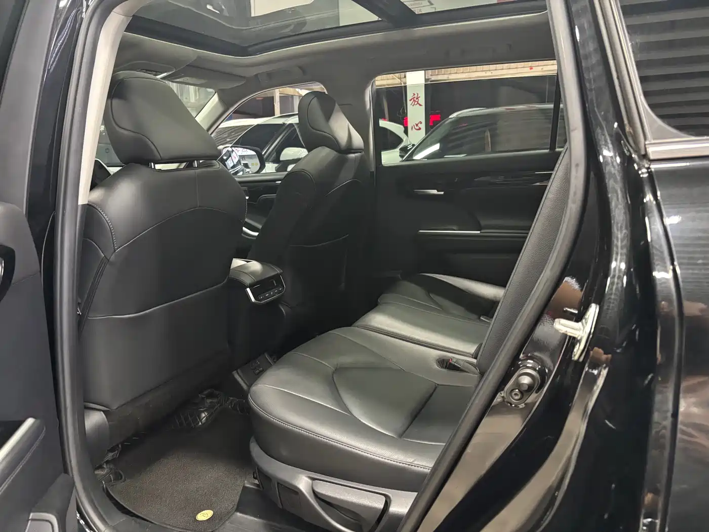Toyota Highlander 2022 380T 4WD Premium 7-Seater фото 6