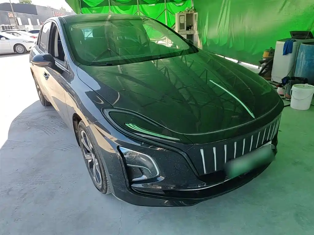 Hongqi E-QM5 2021 Charging Flag Joy Edition фото 4