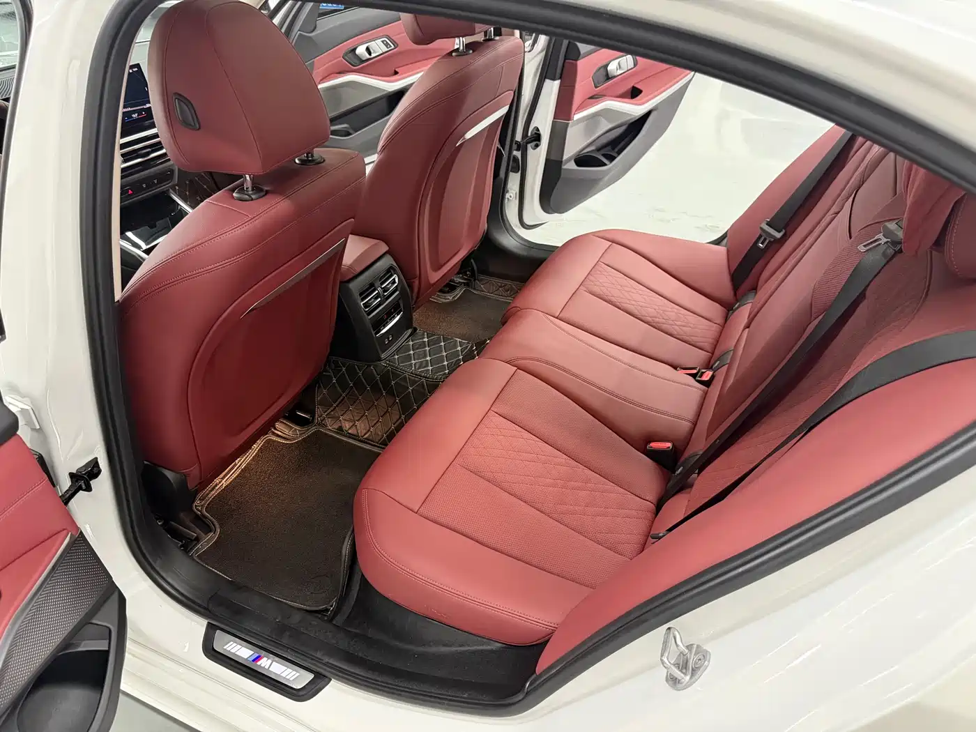 BMW 3 Series 2024 320Li M Sport Package фото 17