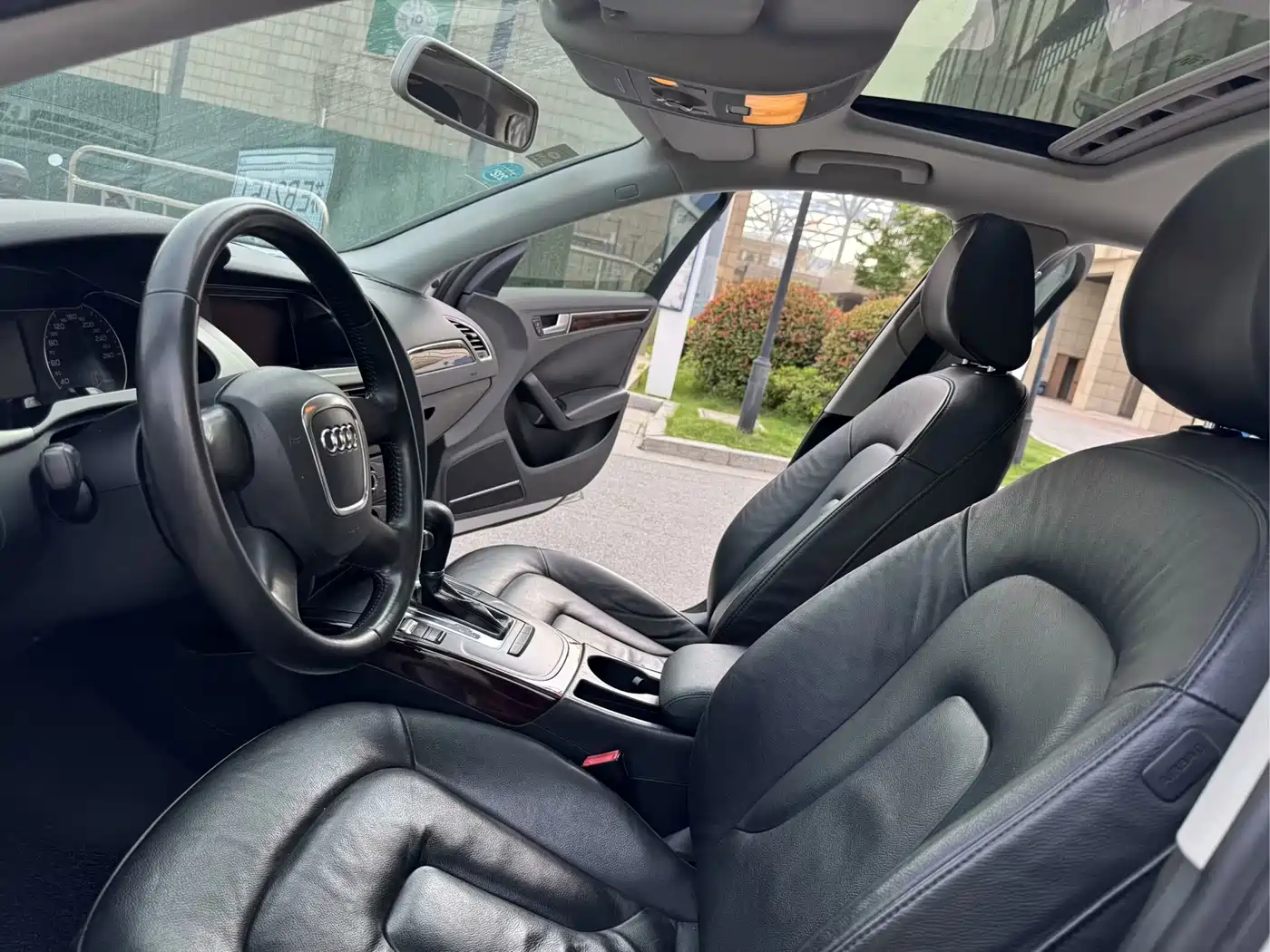 Audi A4L 2011 2.0 TFSI Standard фото 8