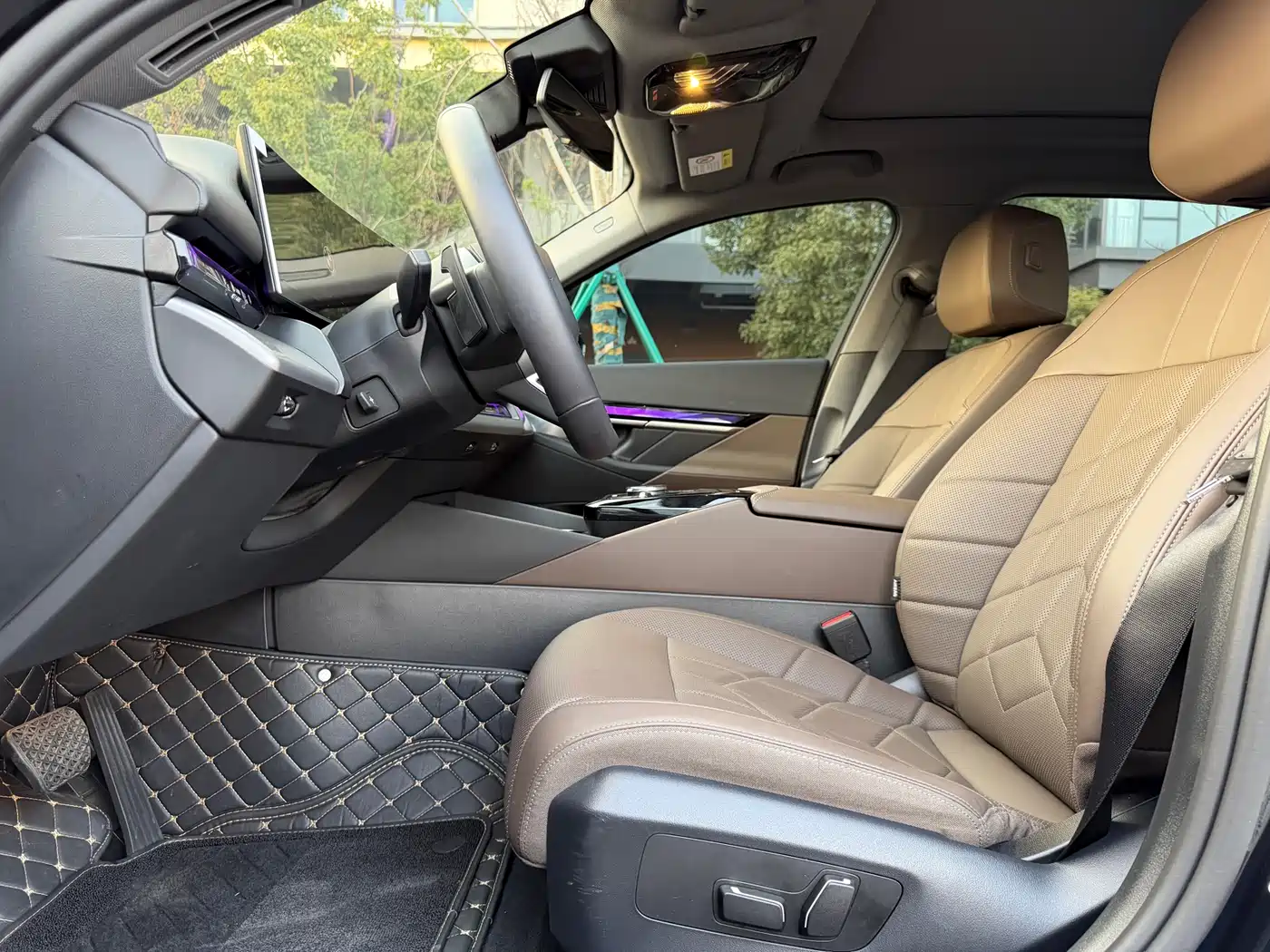 BMW 5 Series 2025 530Li Leading M Sport Package фото 7