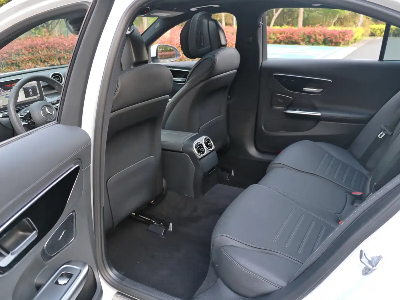 Mercedes-Benz C-Class 2023 Facelift C 200 L Sport Edition фото 12