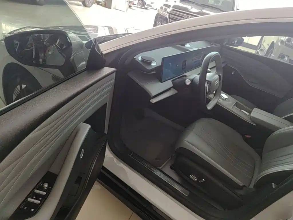 Geely Galaxy Galaxy E8 2025 2024 Model 550km RWD Soaring Dragon Edition