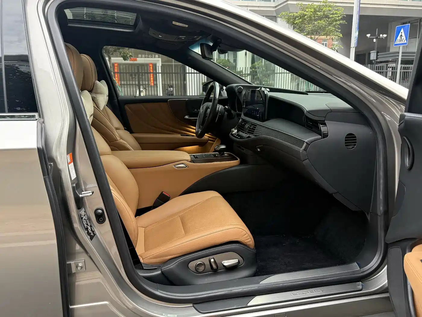 Lexus LS 2021 500h Excellence Edition фото 17