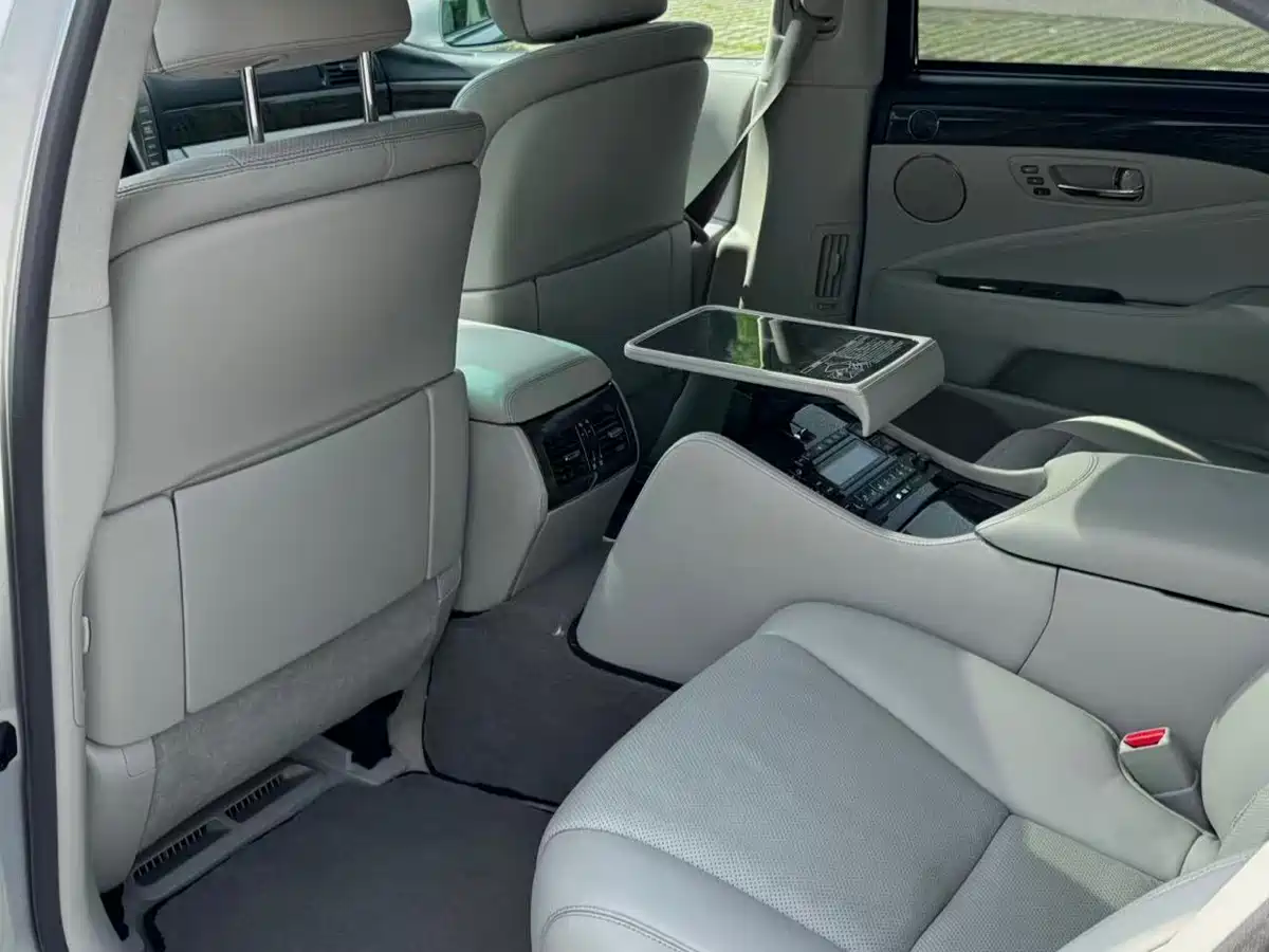 Lexus LS 2006 460L Premium Edition фото 11