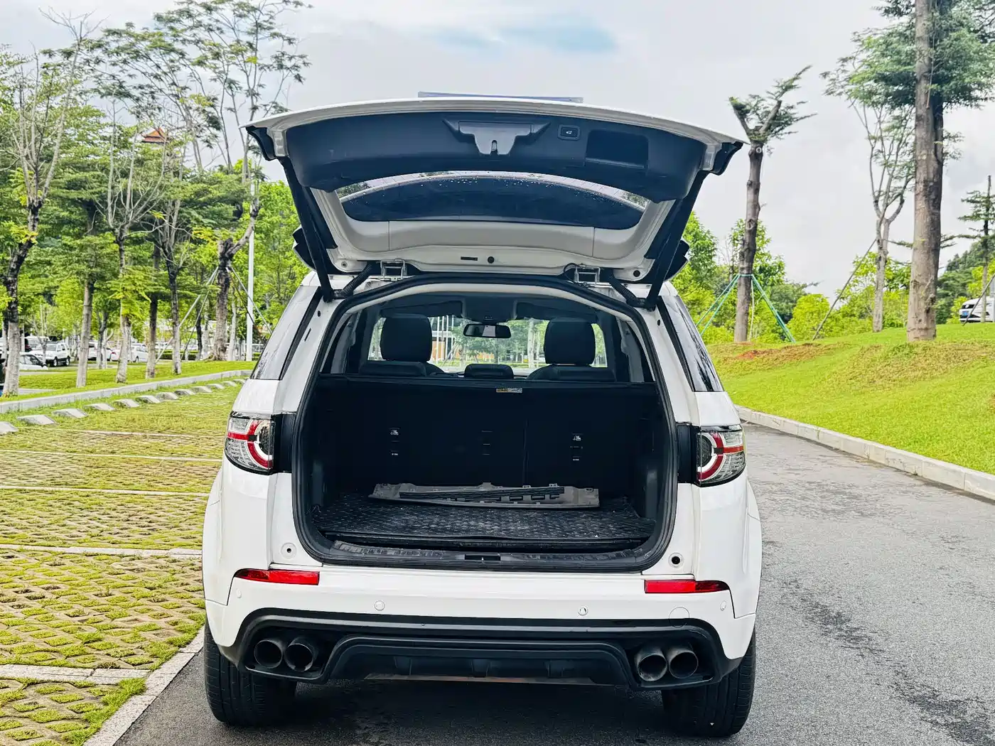 Land Rover Discovery Sport 2018 240PS SE Edition фото 13